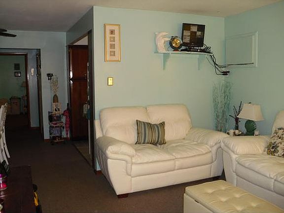 3rd image of 925 Tompkins Ave