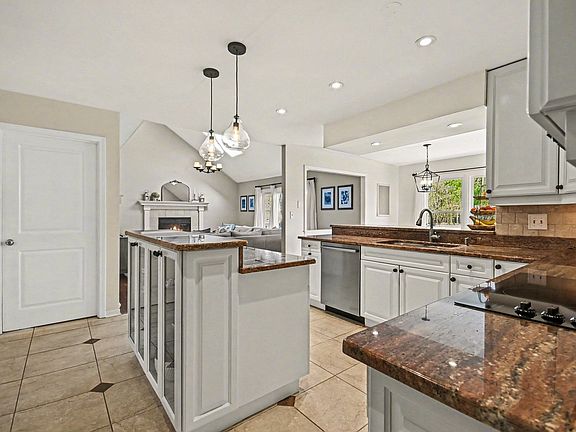 4th image of 22W450 Cherry Ln