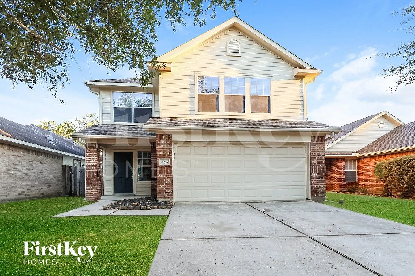 4 bed, 2.5 bath, 2240 sqft, $2,270 — Photo 1