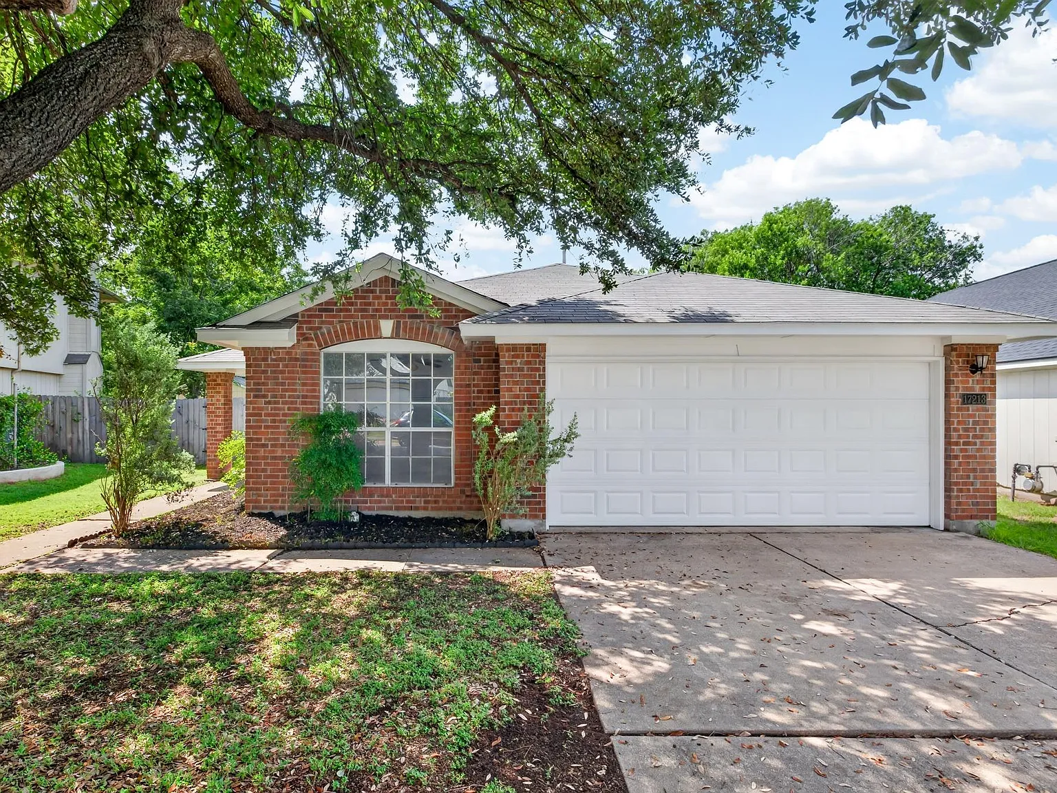3 bed, 2.0 bath, 1560 sqft, $1,825 — Photo 4