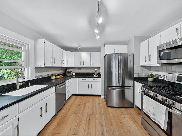 288 Auburndale Ave #2 — Photo 18