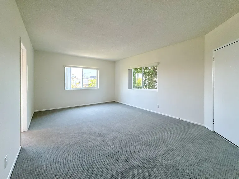 1644 Electric Ave #4 — Photo 3