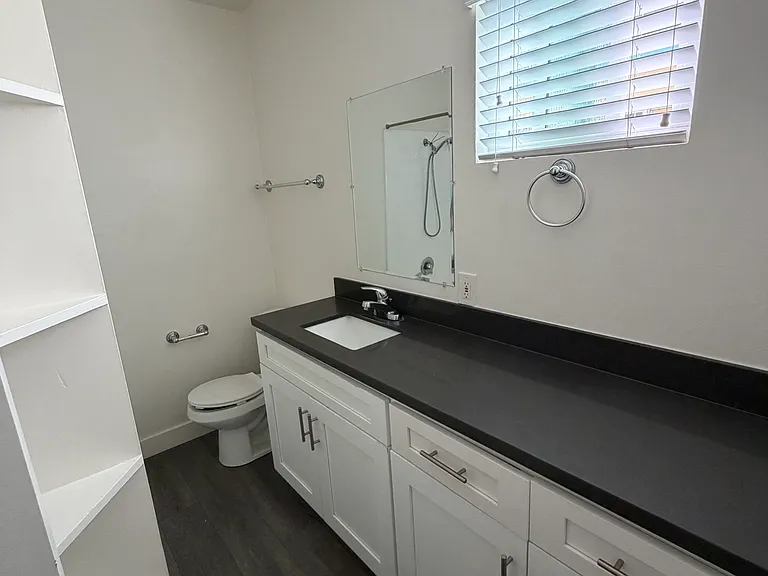 1016 E Harding St — Photo 8