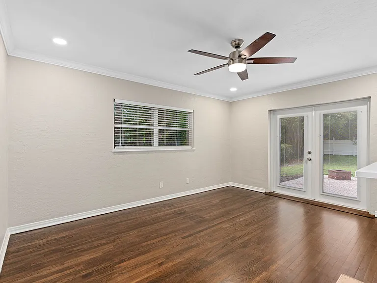 400 E Grant St — Photo 17