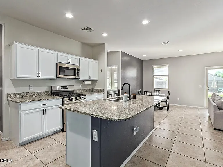 30987 W Columbus Ave — Photo 7