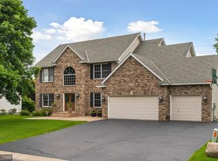 902 Hyland Ct, Eagan, MN 55123