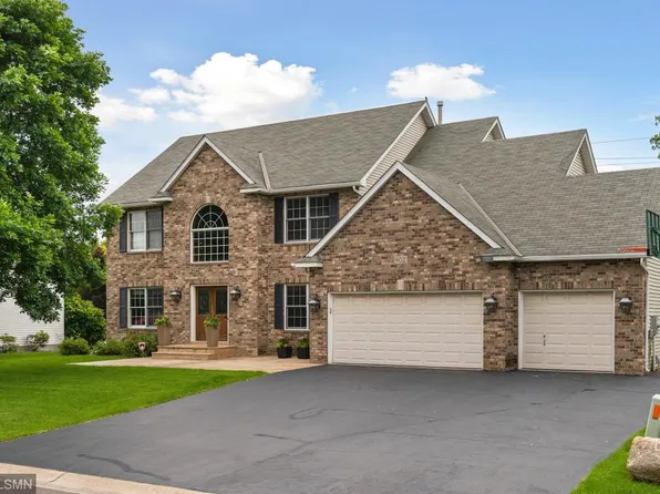 902 Hyland Ct, Eagan, MN 55123