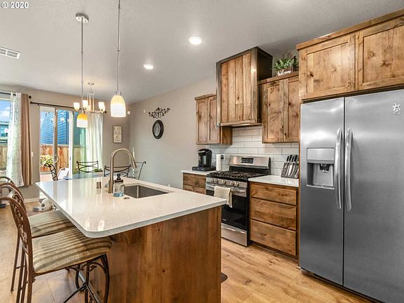 2nd image of 12327 NE 116th Way