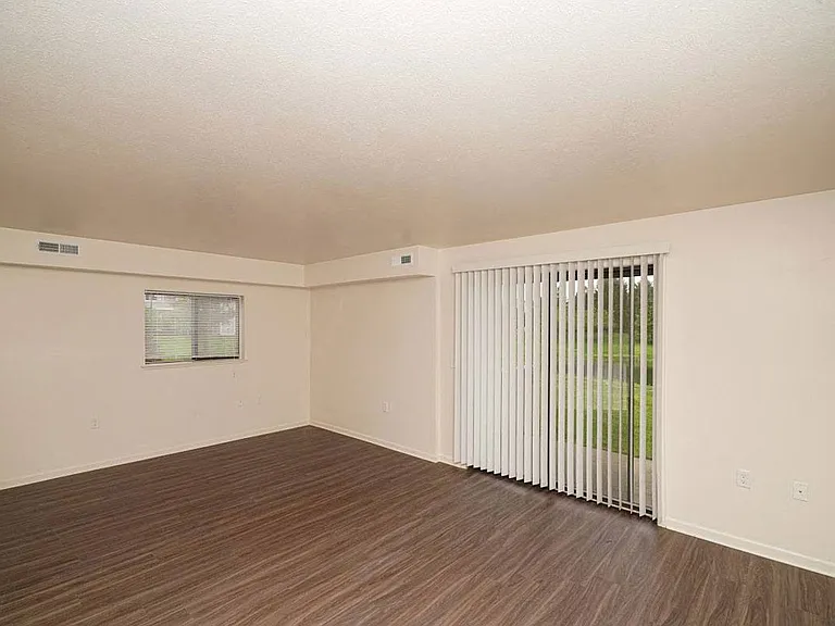 Arbor Lakes Apartments — Photo 10