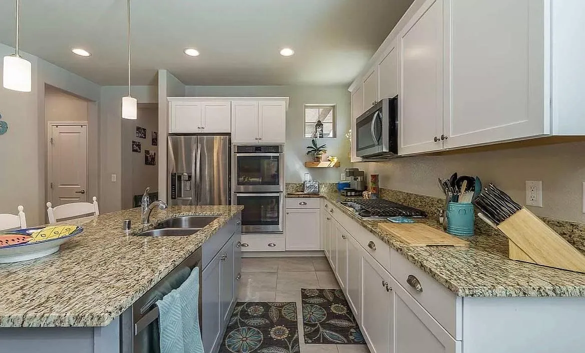 3 bed, 1997 sqft, $2,800 — Photo 3