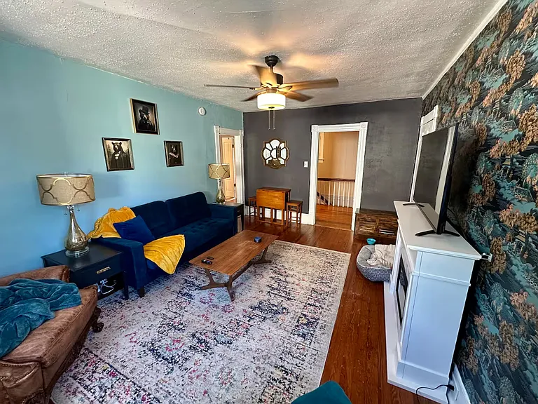 370 Woods Ave SW #B — Photo 2