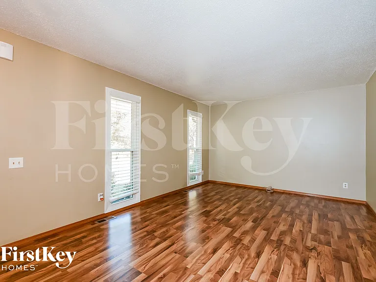12082 Foxpoint Dr — Photo 3