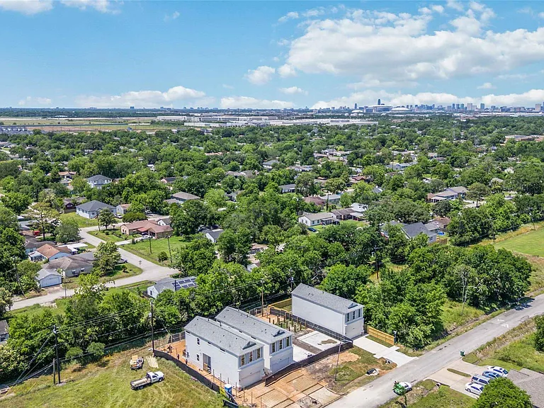 10608 Ashville Dr — Photo 48
