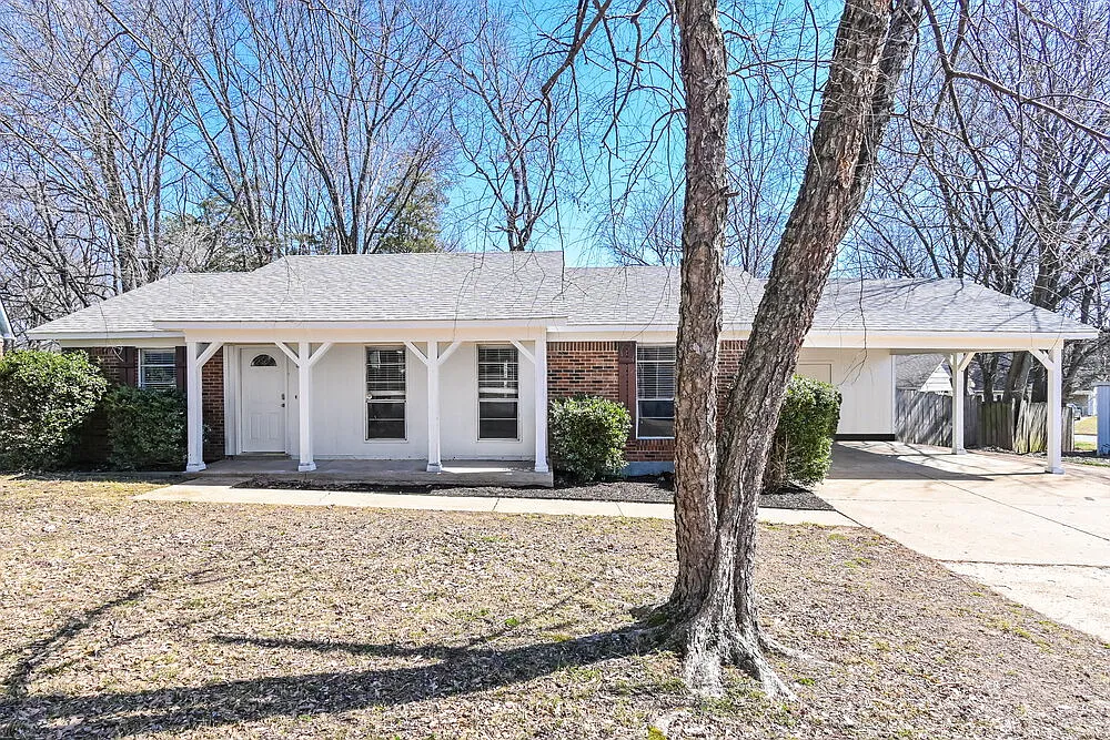 3 bed, 2.0 bath, 1215 sqft, $2,130 — Photo 1