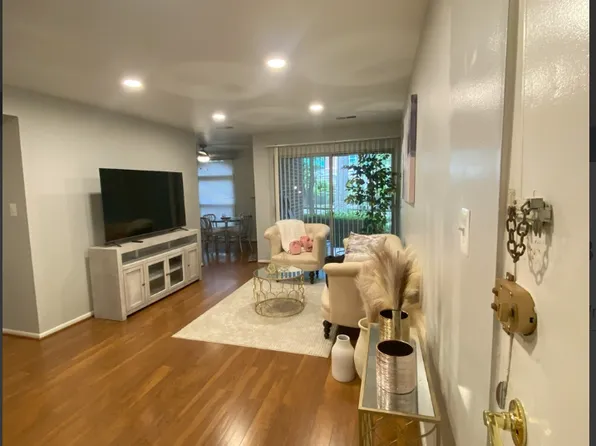 3372 Woodburn Rd APT 14, Annandale, VA 22003