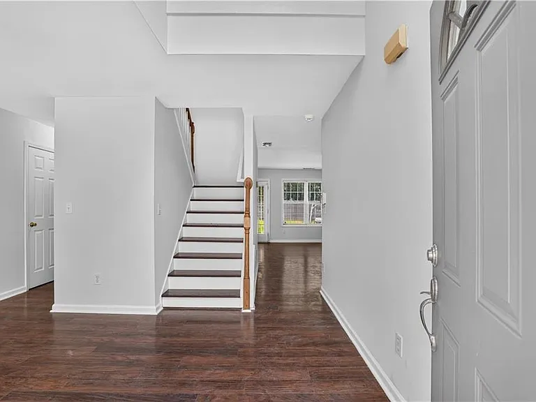 325 Shadowbrooke Cir — Photo 10