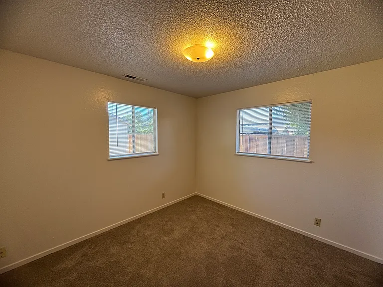 649 Marshall St #B — Photo 26