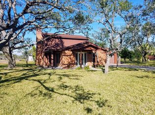 121 N Sierra Woods Dr, Rockport, TX 78382