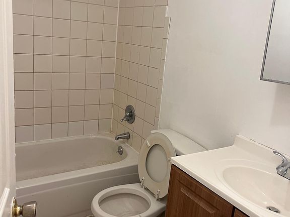 3rd image of 125 Yonkers Ave #3L