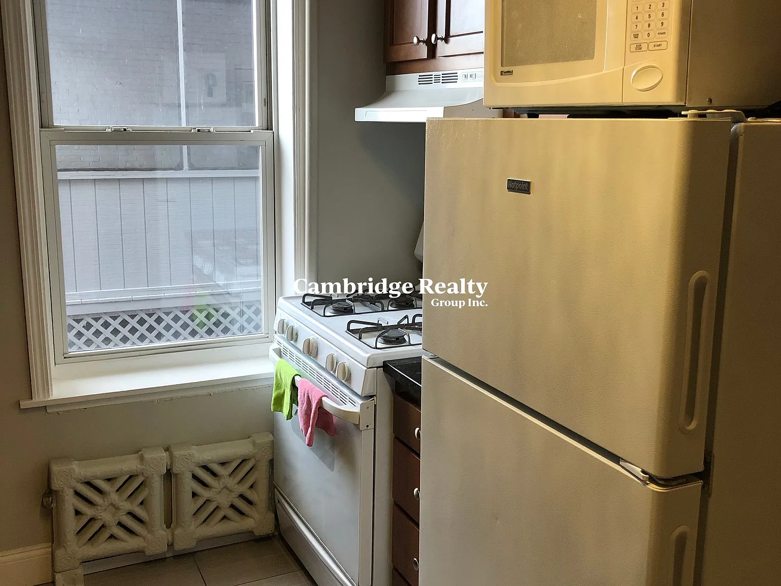 3 bed, 1.0 bath, $4,200 — Photo 2