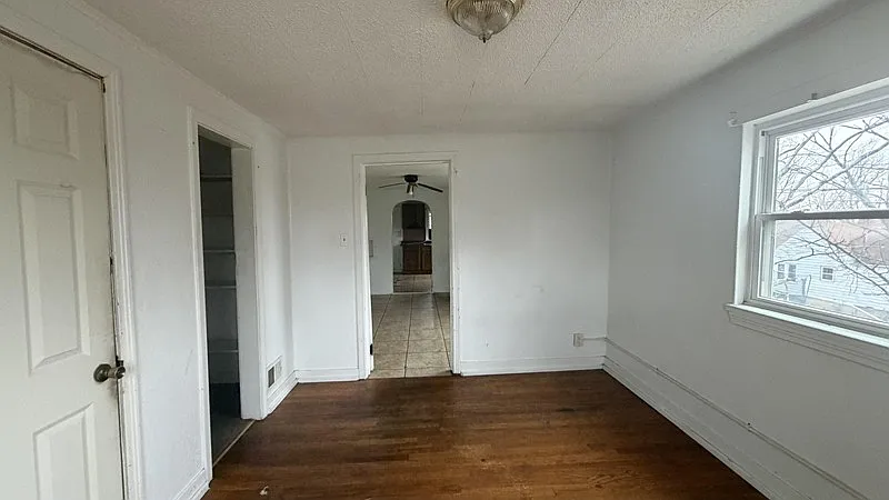 Building Photo - 613 S 16th St #2