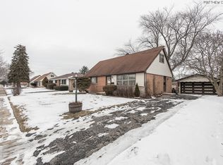 9213 Pembroke Ln, Bridgeview, IL 60455