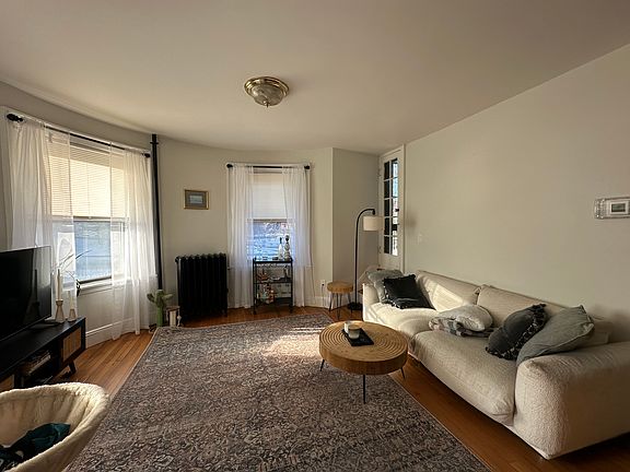 2nd image of 1462 Commonwealth Ave #2R