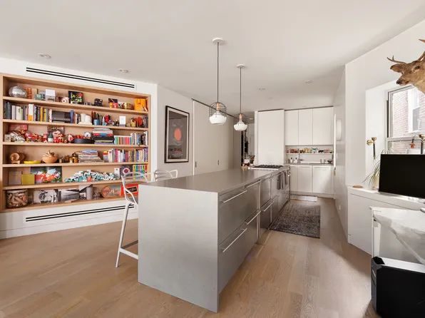 110 Suffolk Street image 1 of 4