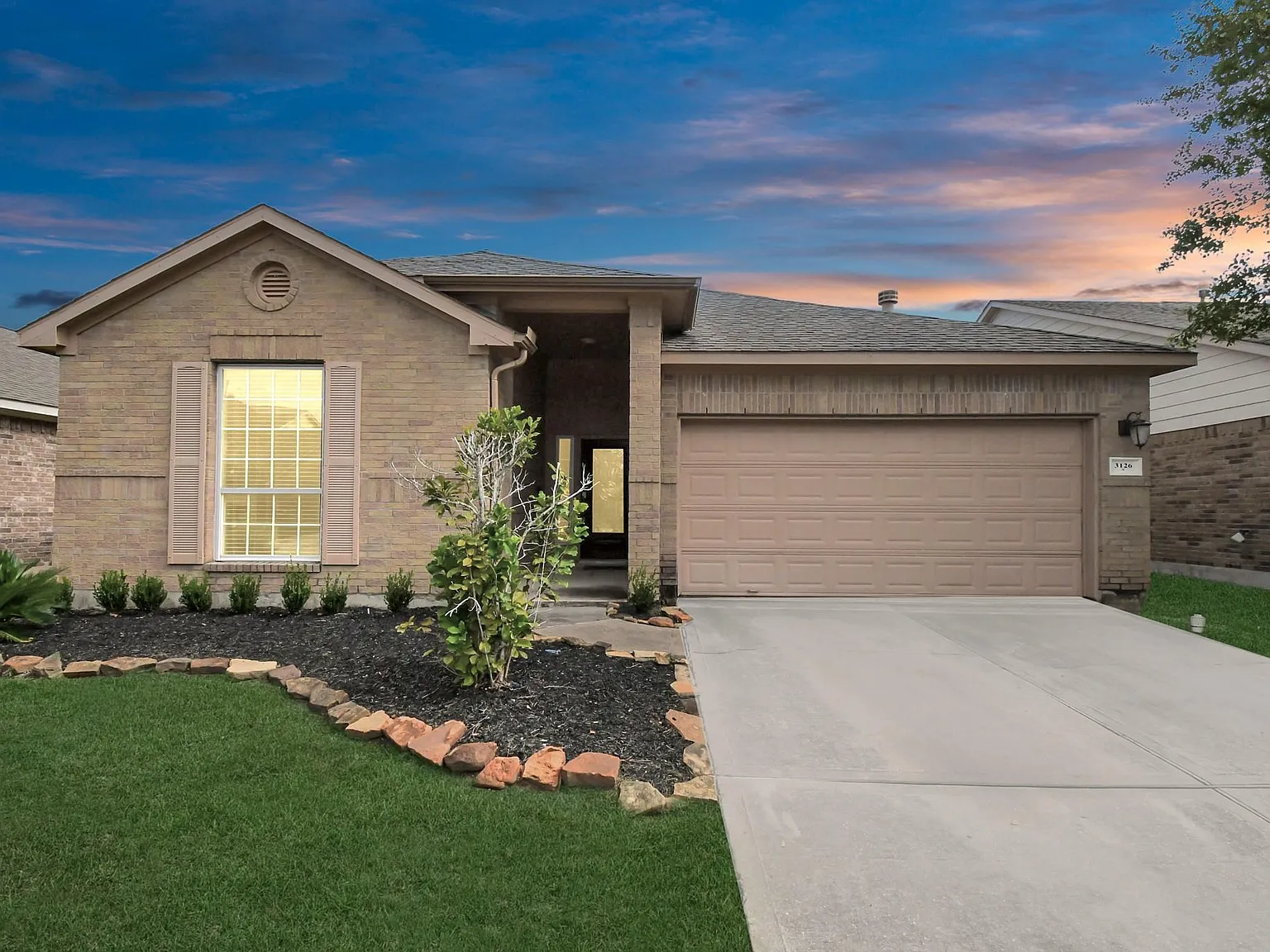 3 bed, 2.0 bath, 2148 sqft, $2,300 — Photo 2