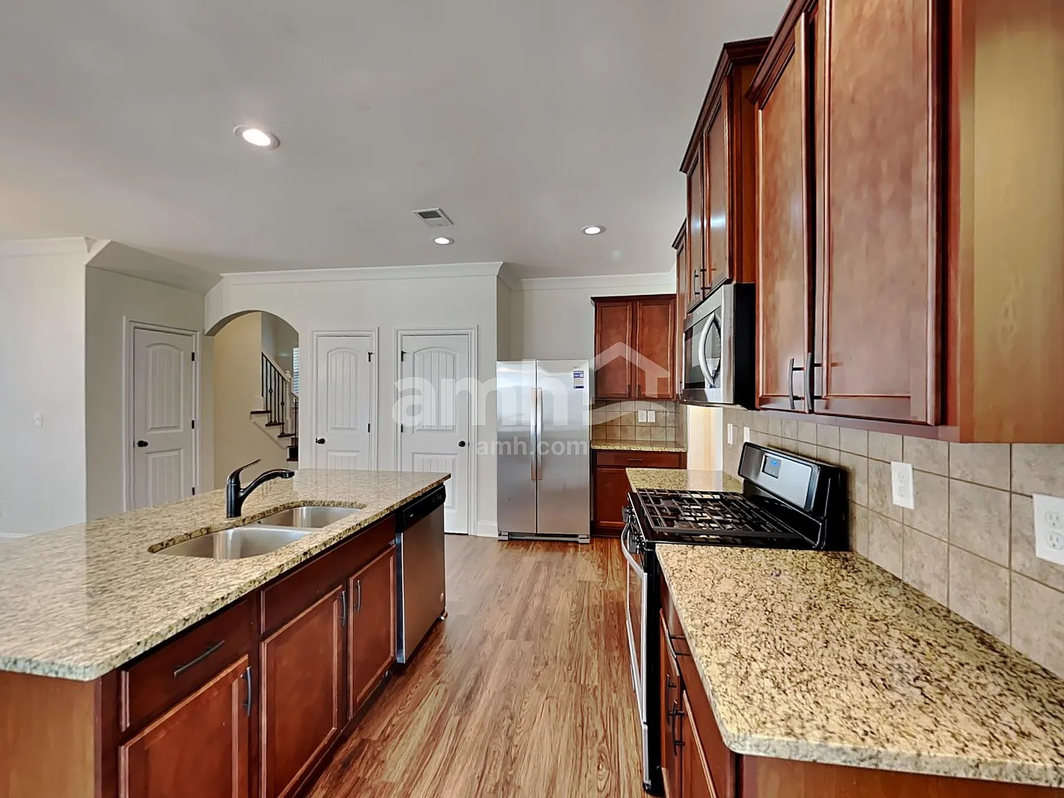 4 bed, 2.5 bath, 2688 sqft, $2,600 — Photo 3