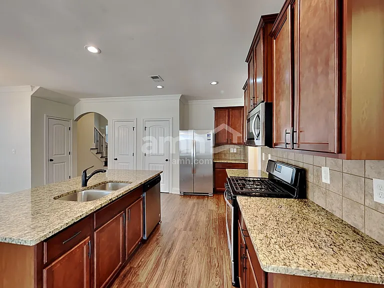 5015 Rialto Way — Photo 3
