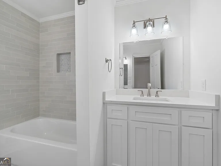 223 Brookwood Dr — Photo 30