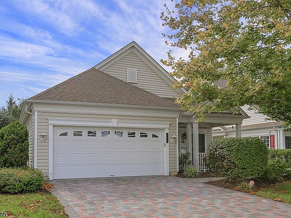 3rd image of 274 Longwood Ln