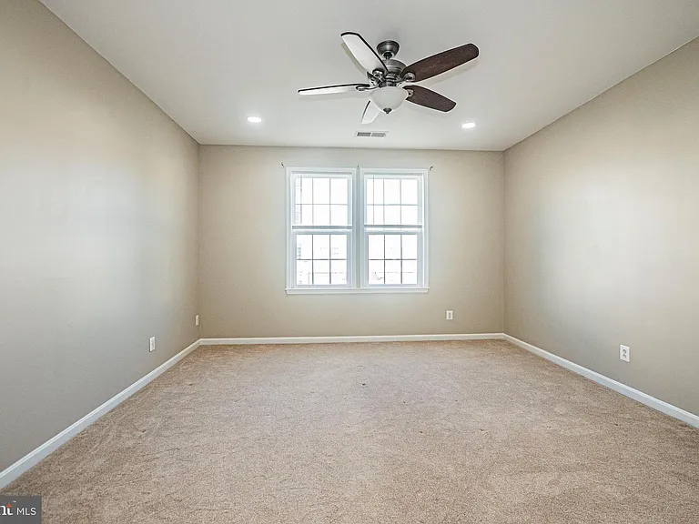 24680 Byrne Meadow Sq — Photo 16