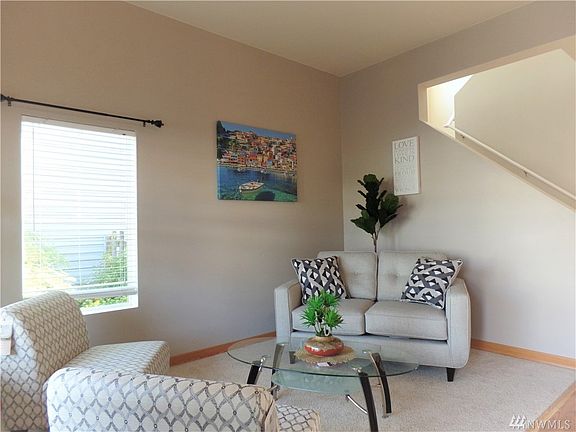  Your cozy family room with gas fireplace and built-in shelves