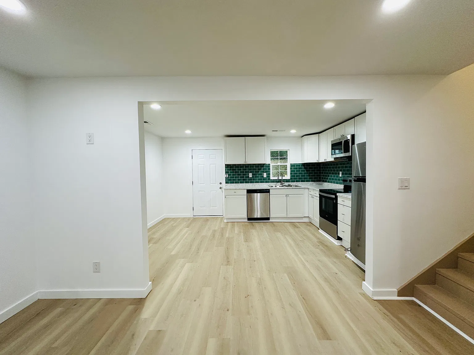 4 bed, 1320 sqft, $1,800 — Photo 2