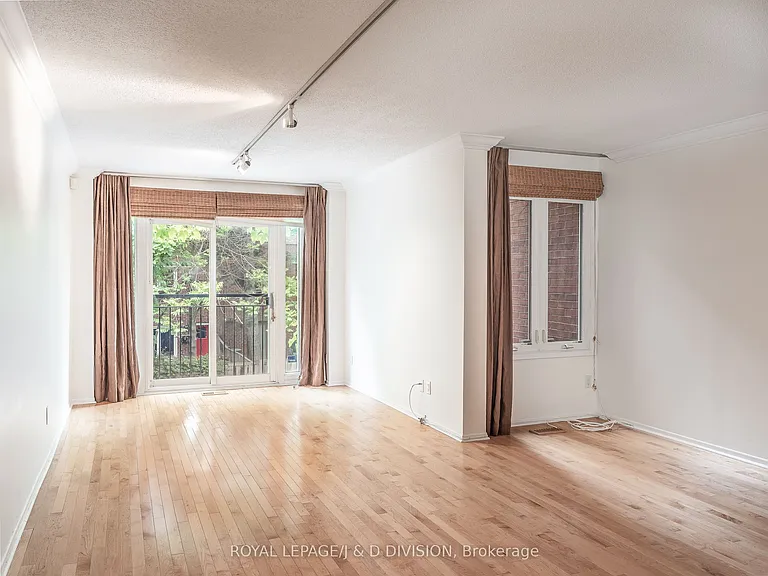 640 Adelaide St W — Photo 14