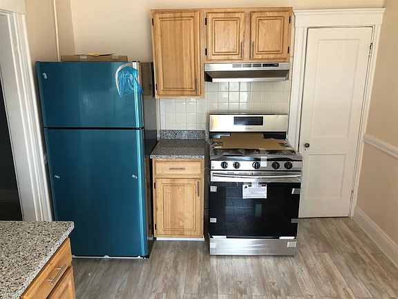 Fridge:Stove