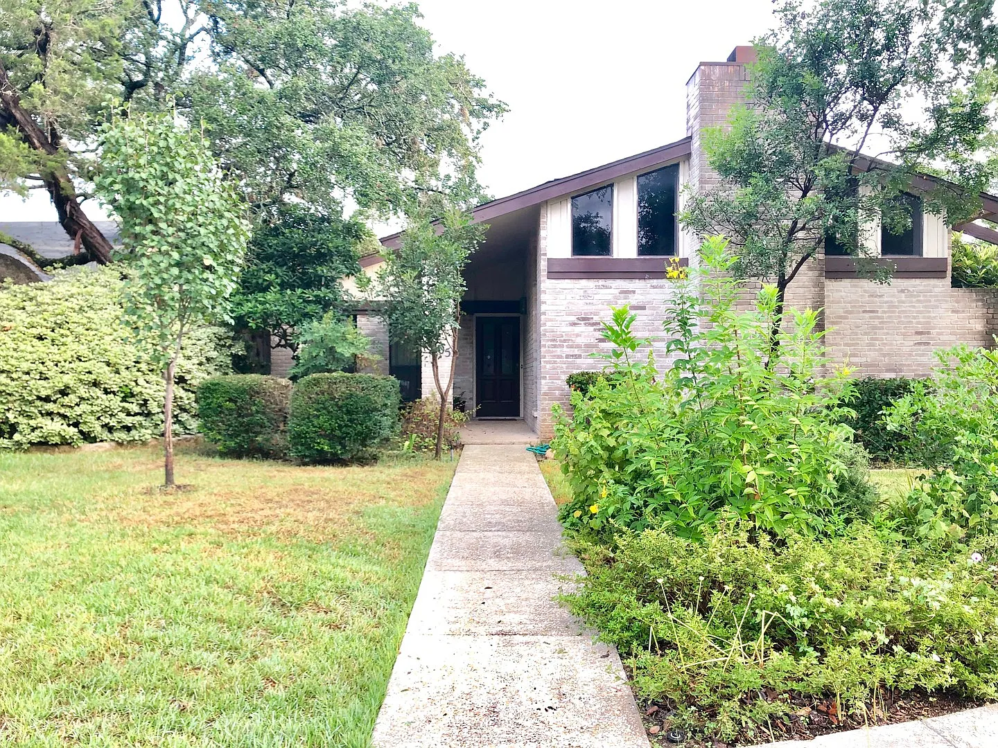 2 Bedroom 2 Bathrooms located in Woods of Shavano Subdivision — Photo 1