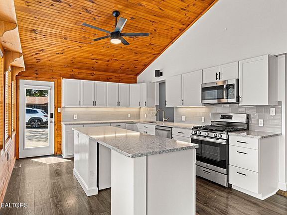 3rd image of 2954 Marvin Cir