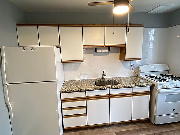 3rd image of 17 Garden Dr APT S