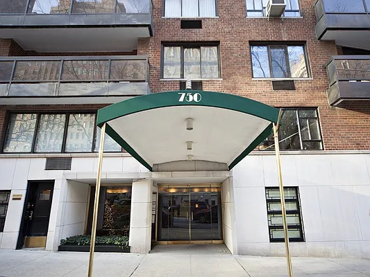 Sold by Sotheby's International Realty | media 28