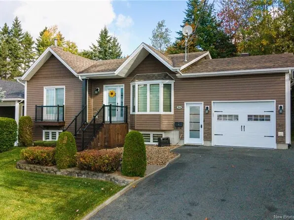 56 Des Gouverneurs St, Edmundston, NB E3V 4H5