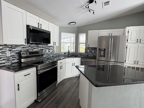 4th image of 134 Sago Cir