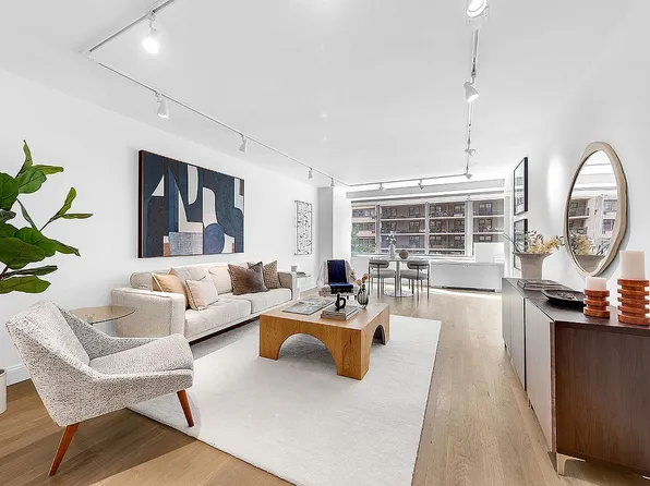 315 W 70th St APT 4A, New York, NY 10023