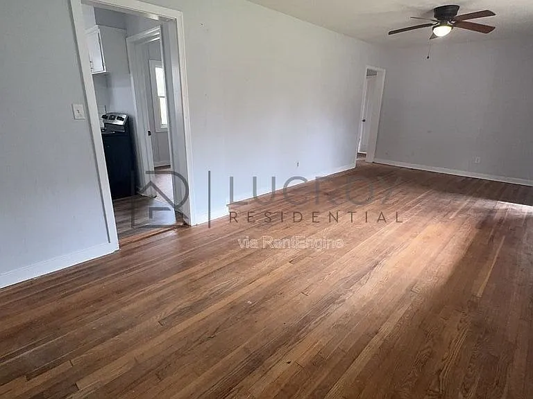 320 Lawrence Rd — Photo 3