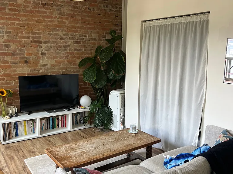 225 Gladstone Ave — Photo 54