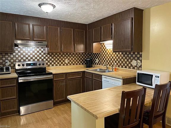 4th image of 7417 N Chestnut Commons Dr #B