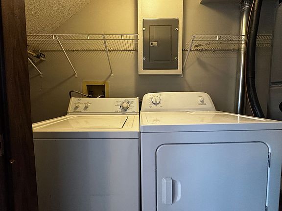 4th image of 830 E College St APT G