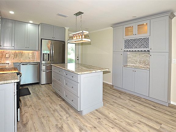 3rd image of 64 Woodland Dr APT 101